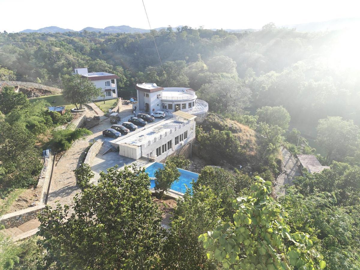 The Sky Imperial Pavoreal Jungle Resort 贡珀尔格尔 外观 照片