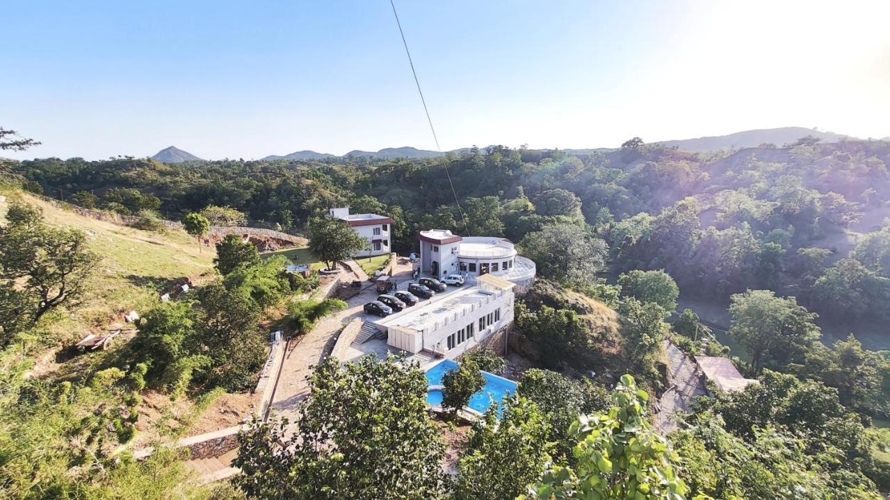 The Sky Imperial Pavoreal Jungle Resort 贡珀尔格尔 外观 照片