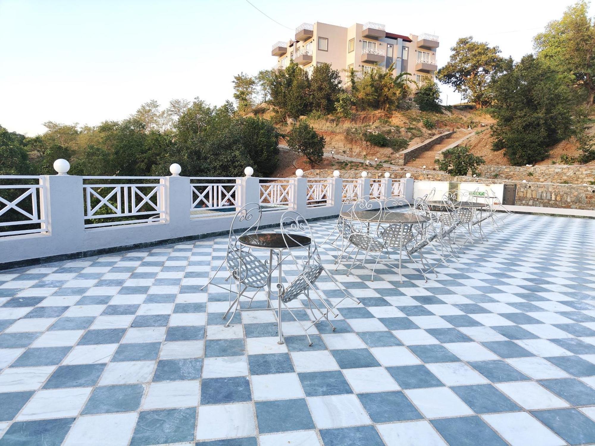 The Sky Imperial Pavoreal Jungle Resort 贡珀尔格尔 外观 照片