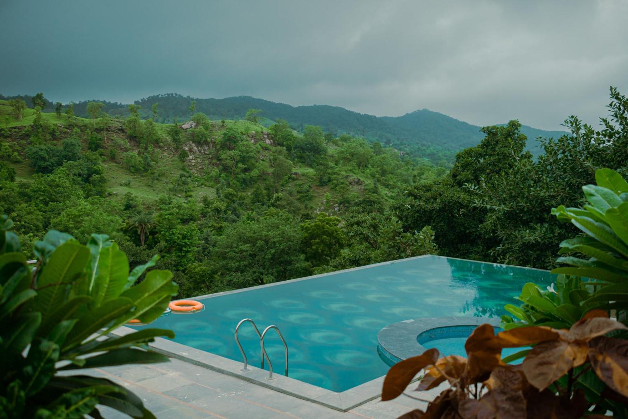 The Sky Imperial Pavoreal Jungle Resort 贡珀尔格尔 外观 照片