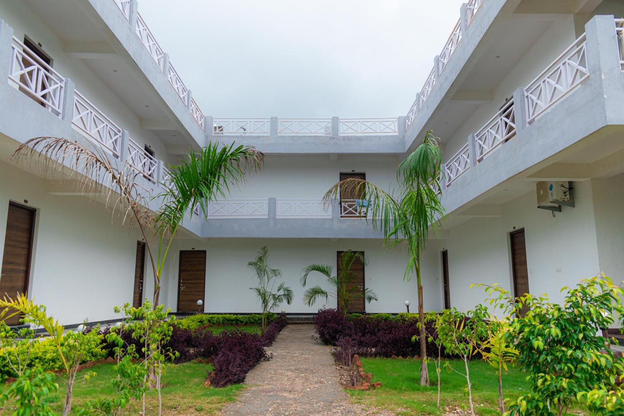 The Sky Imperial Pavoreal Jungle Resort 贡珀尔格尔 外观 照片