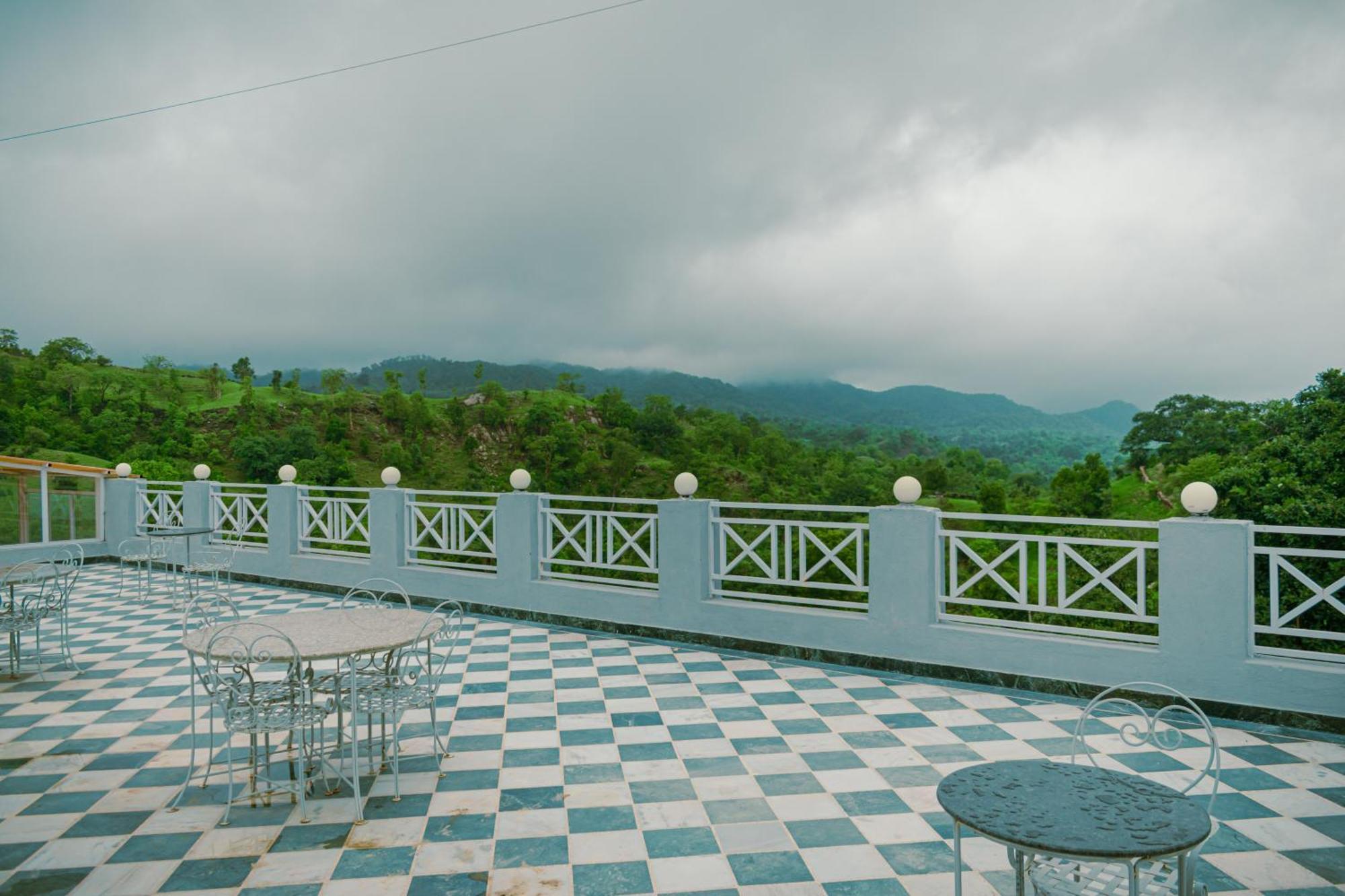 The Sky Imperial Pavoreal Jungle Resort 贡珀尔格尔 外观 照片